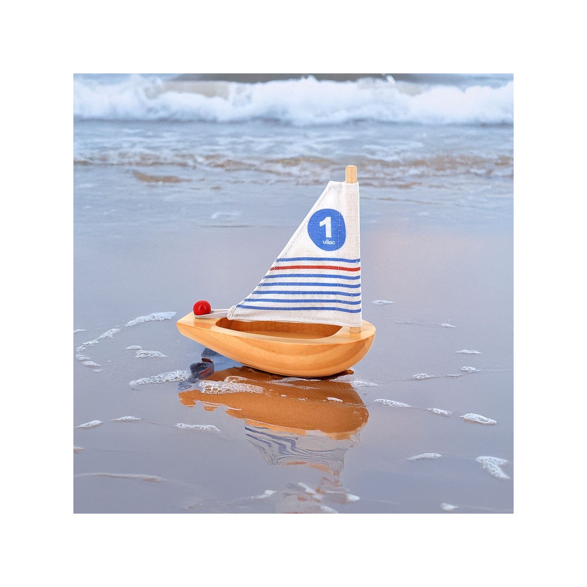 Mała drewniana żaglówka - zabawka do wody i kąpieli Vilac 3901